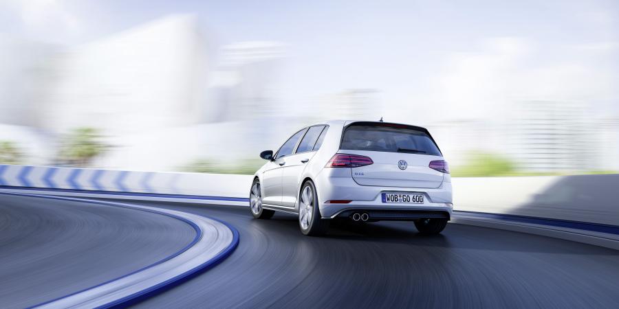  Volkswagen Golf GTE 2017 года  (WW) (фото 4 из 43)
